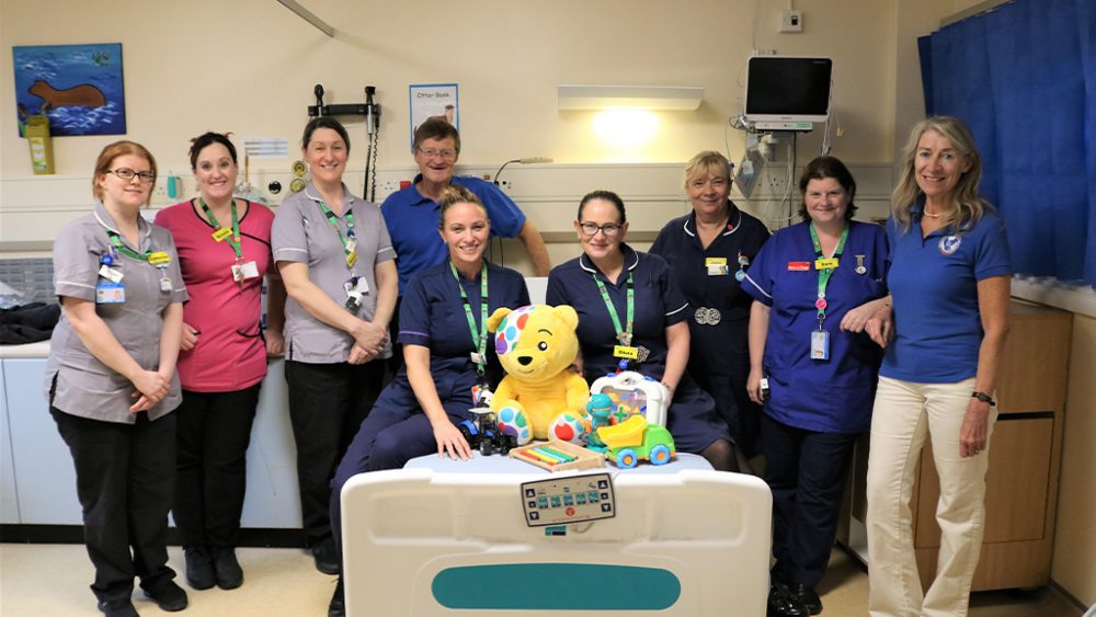 Rob (centre) and Debbie (far right) from BHC&F with Bedford Hospital Riverbank Ward staff.